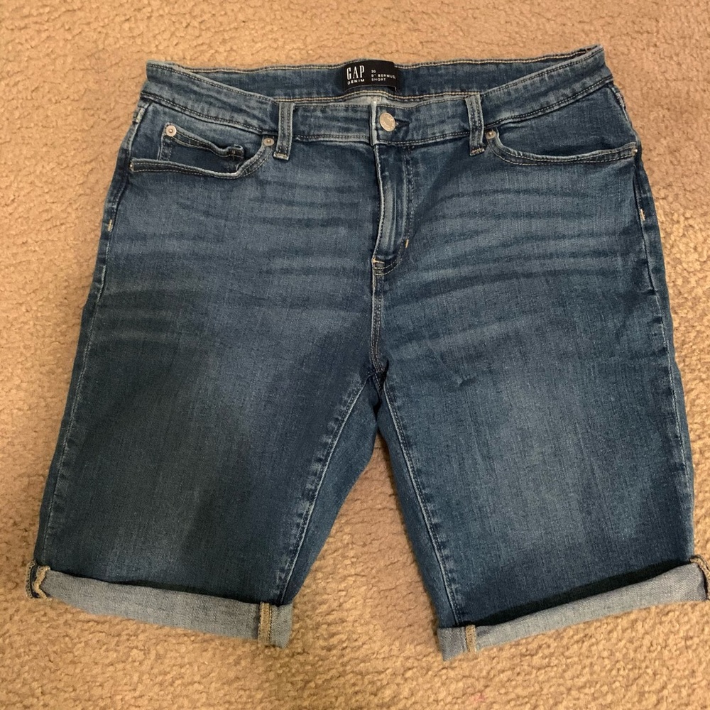 GAP 30” waist Bermuda Shorts